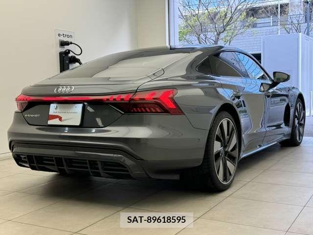 Audi E-TRON 2023-10 317951-1