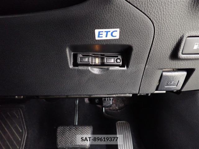 Toyota C-HR 2022-07 349211-13