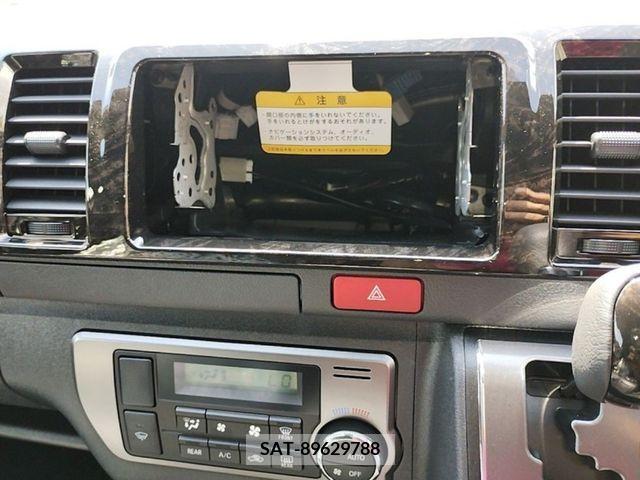 Toyota HIACE VAN 2024-07 414572-10