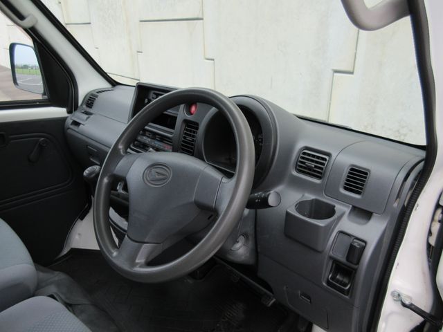 Daihatsu HIJET VAN 2016-05 18165-1