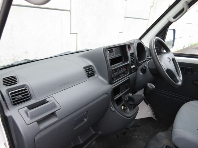 Daihatsu HIJET VAN 2016-05 18165-24