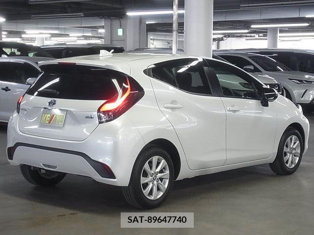 Toyota AQUA 2021-11 331905-1