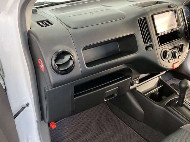 Nissan NV150 AD 2018-08 20896-21