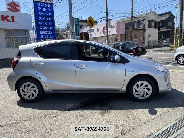 Toyota AQUA 2017-03 314261-6