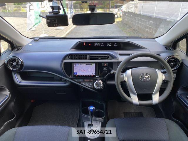 Toyota AQUA 2017-03 314261-14
