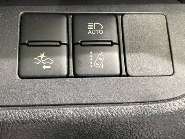 Toyota SIENTA 2017-10 9536-7