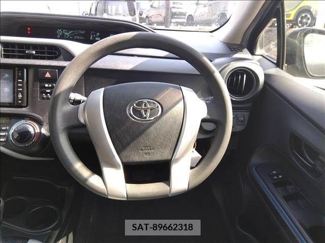 Toyota AQUA 2014-03 292077-1