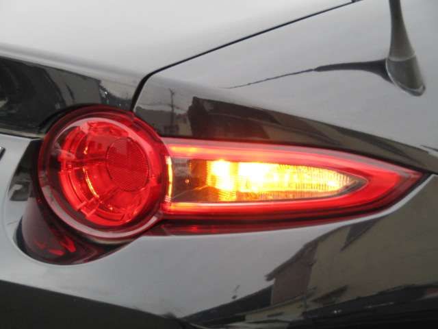 Mazda ROADSTER 2017-08 188810-6