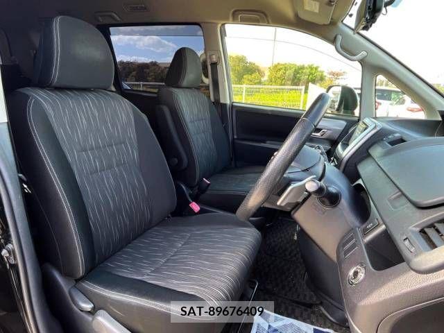 Toyota VOXY 2012-07 257431-8