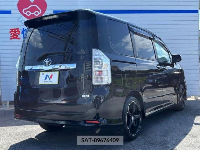 Toyota VOXY 2012-07 257431-18