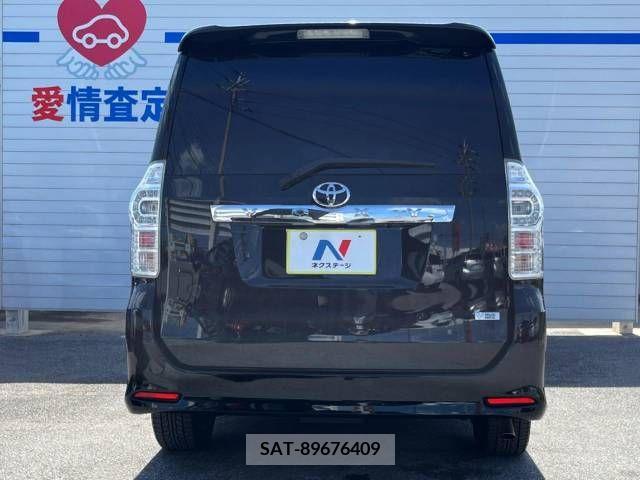 Toyota VOXY 2012-07 257431-16