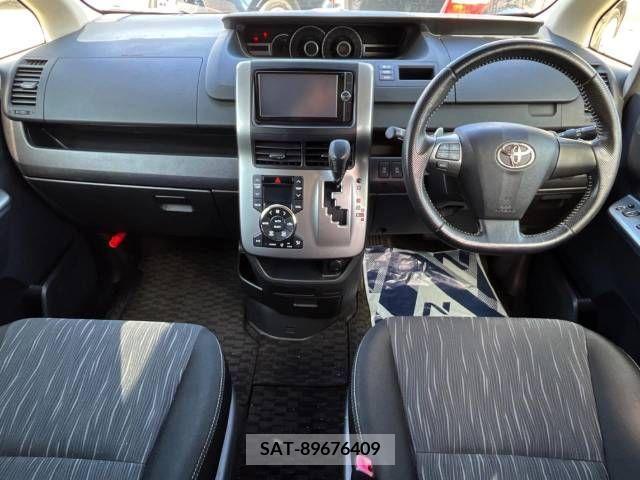 Toyota VOXY 2012-07 257431-1