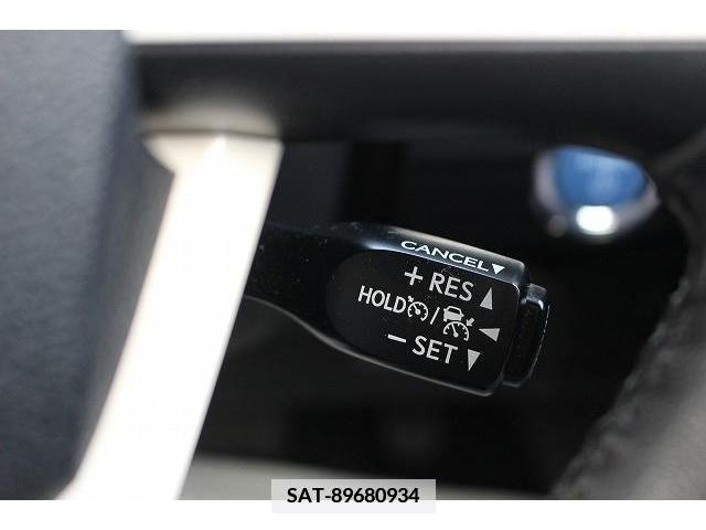 Toyota PRIUS PHV 2017-06 350635-4
