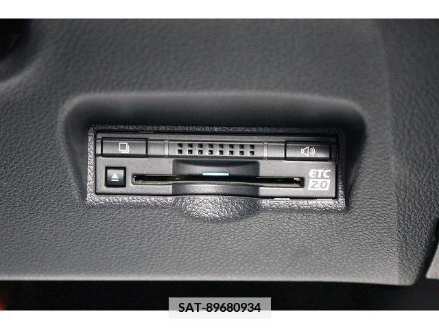Toyota PRIUS PHV 2017-06 350635-3