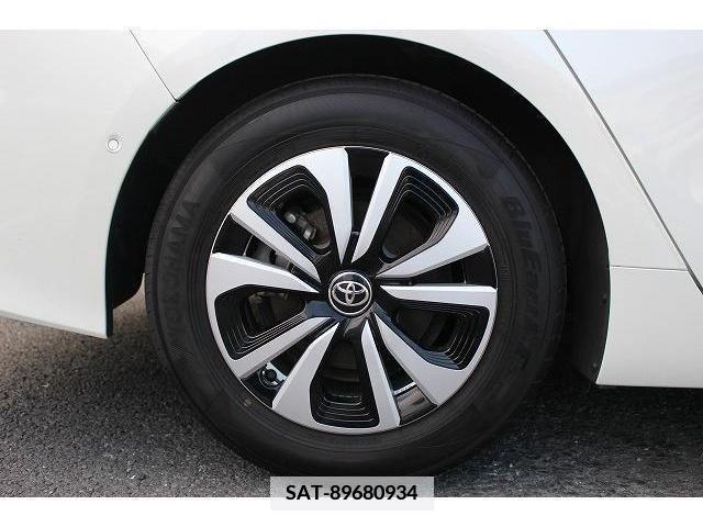 Toyota PRIUS PHV 2017-06 350635-12