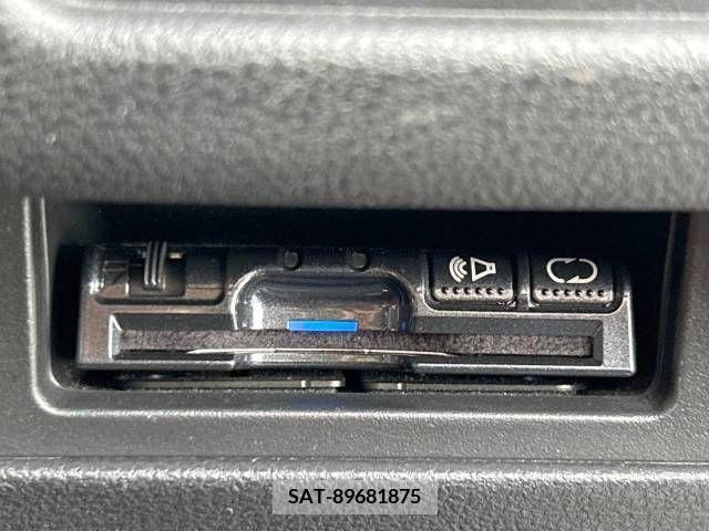 Nissan JUKE 2010-06 345407-6
