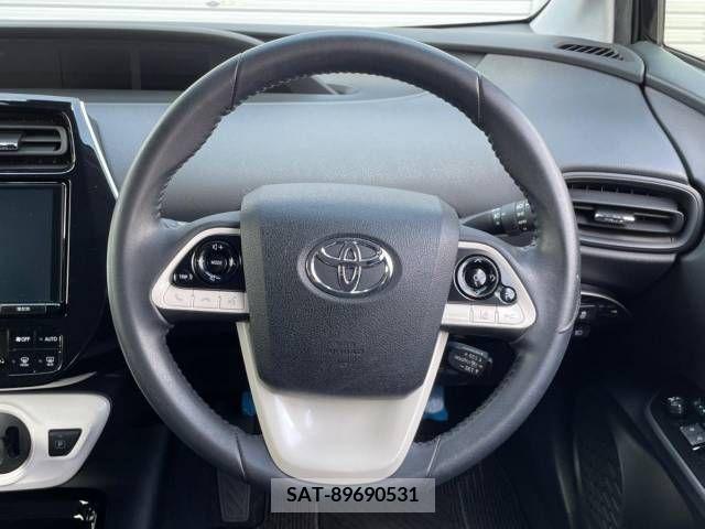 Toyota PRIUS 2017-12 322310-8