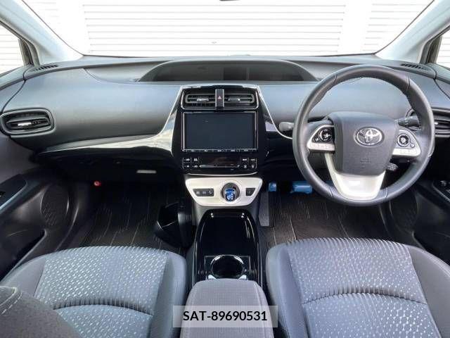 Toyota PRIUS 2017-12 322310-1