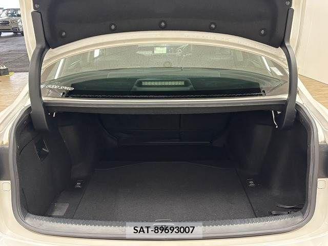 Lexus IS 2017-10 334343-12