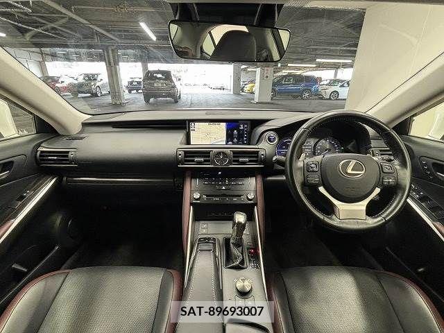 Lexus IS 2017-10 334343-1