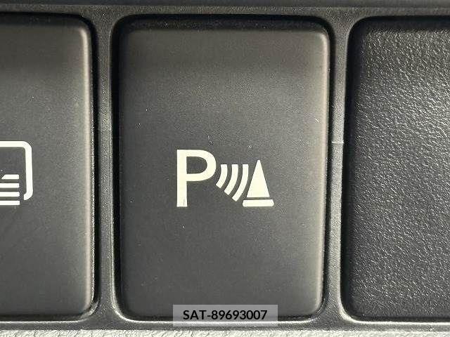 Lexus IS 2017-10 334343-10