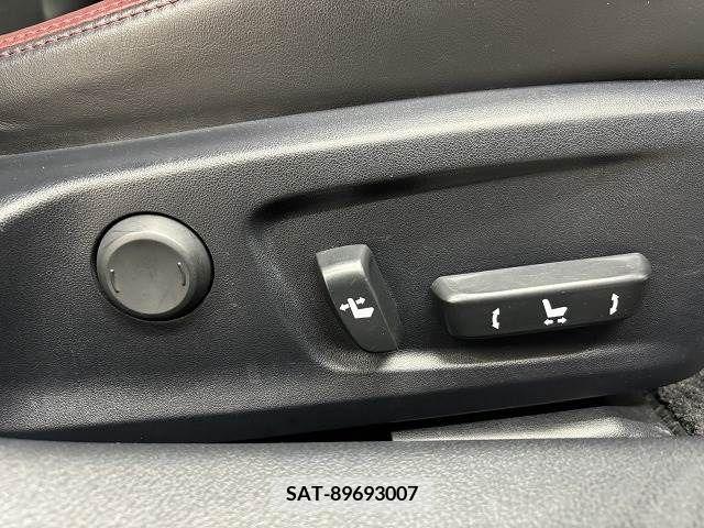 Lexus IS 2017-10 334343-8