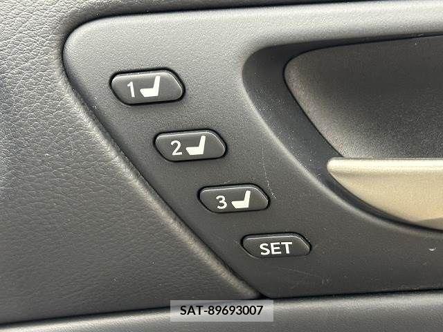 Lexus IS 2017-10 334343-7