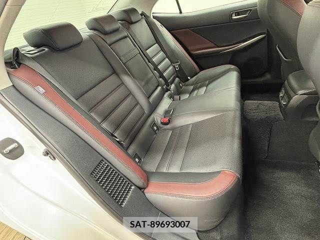 Lexus IS 2017-10 334343-5