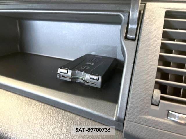 Toyota ISIS 2014-03 321098-6