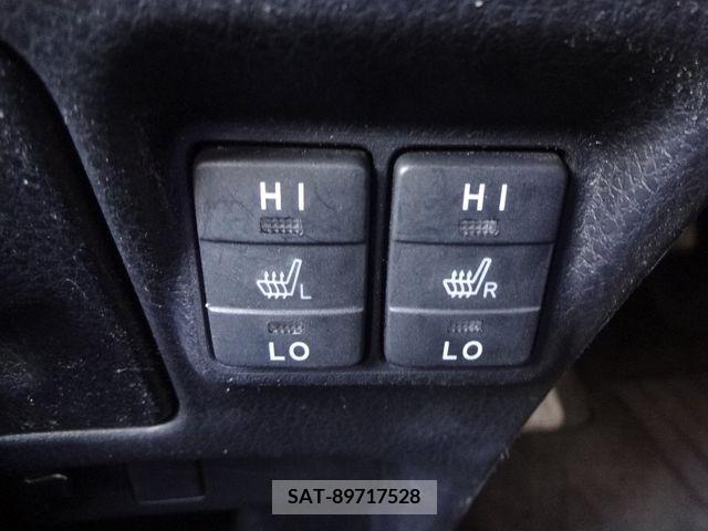 Toyota VOXY HYBRID 2015-06 215199-17