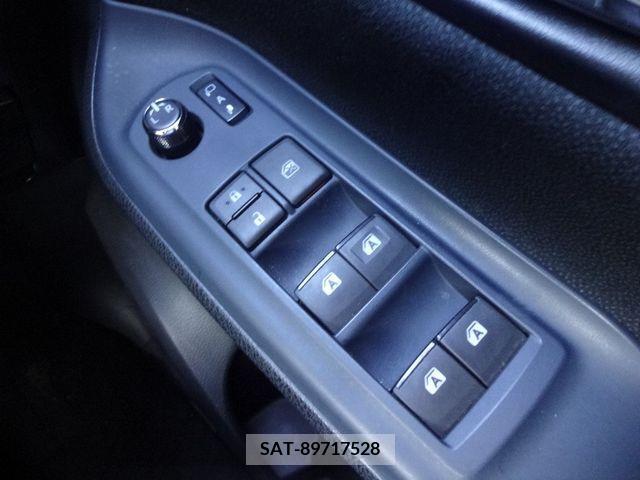 Toyota VOXY HYBRID 2015-06 215199-21