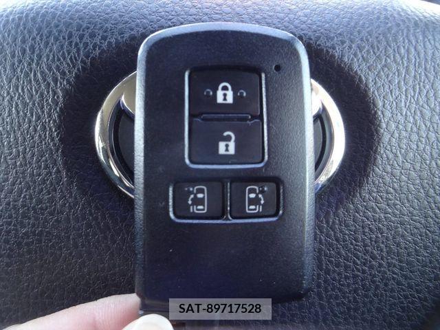 Toyota VOXY HYBRID 2015-06 215199-22