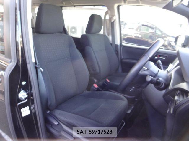 Toyota VOXY HYBRID 2015-06 215199-5