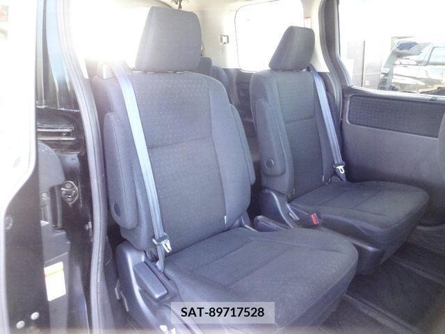Toyota VOXY HYBRID 2015-06 215199-6