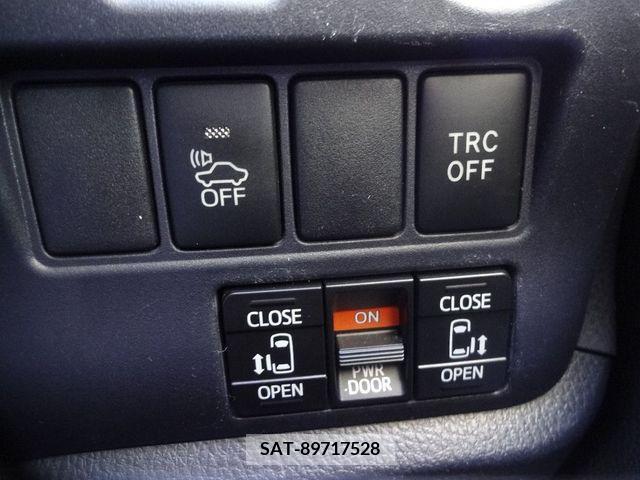 Toyota VOXY HYBRID 2015-06 215199-23