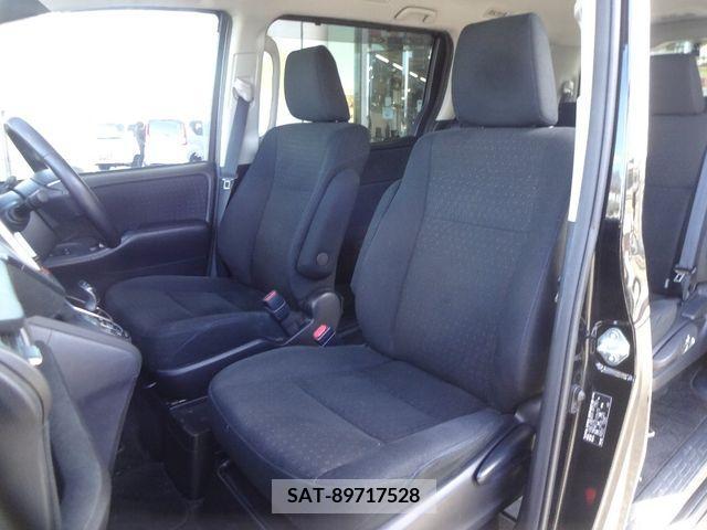 Toyota VOXY HYBRID 2015-06 215199-8
