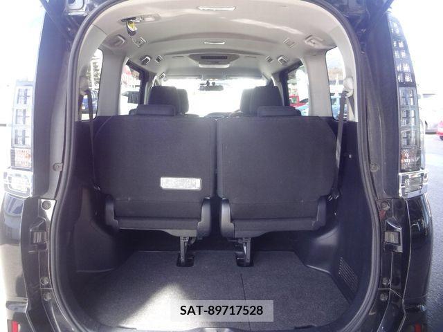 Toyota VOXY HYBRID 2015-06 215199-9