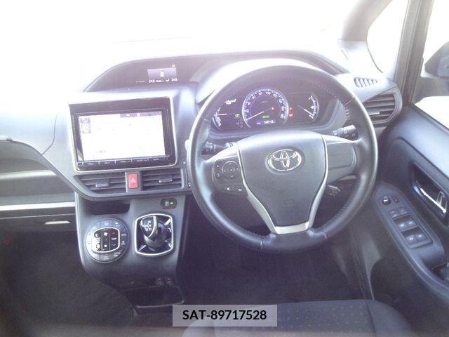 Toyota VOXY HYBRID 2015-06 215199-10