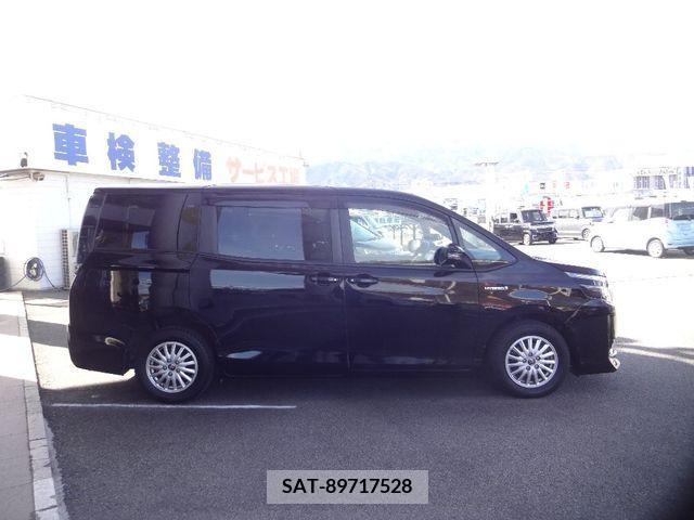 Toyota VOXY HYBRID 2015-06 215199-3