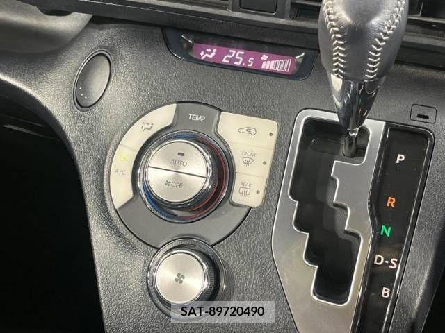 Toyota SIENTA 2016-06 368198-7
