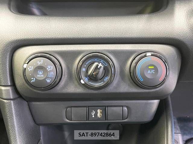 Toyota YARIS 2022-05 371418-6