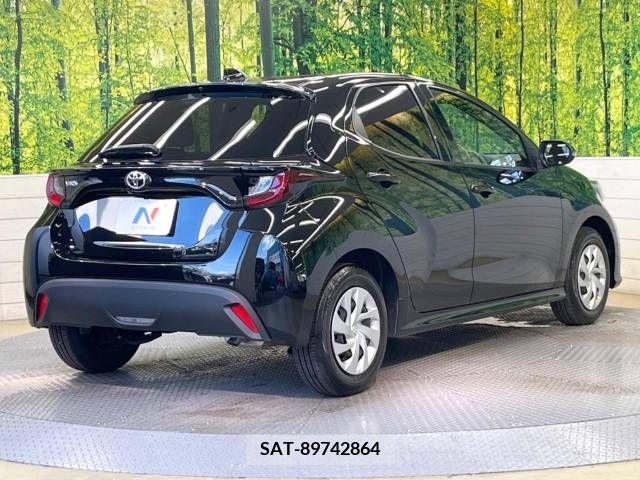 Toyota YARIS 2022-05 371418-17