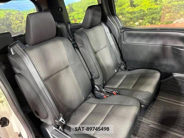 Toyota VOXY 2018-12 289028-9