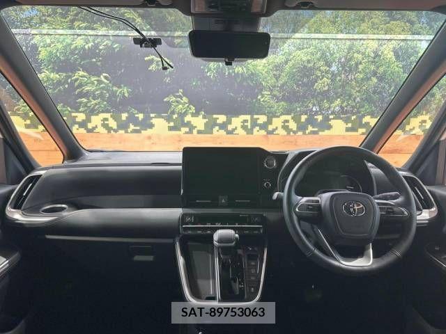 Toyota NOAH 2022-09 365117-1