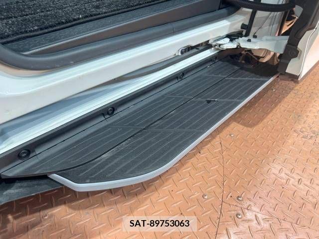 Toyota NOAH 2022-09 365117-7