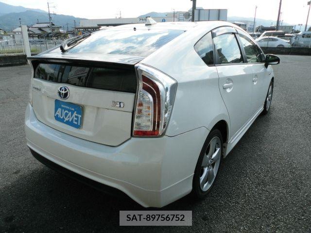 Toyota PRIUS 2012-11 366657-4