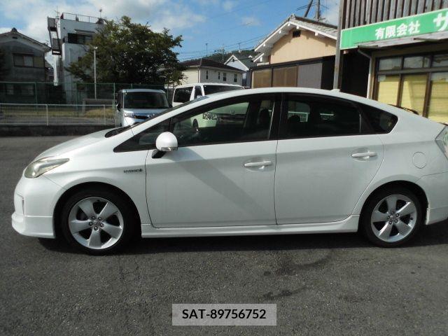 Toyota PRIUS 2012-11 366657-7