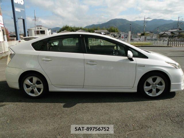 Toyota PRIUS 2012-11 366657-6