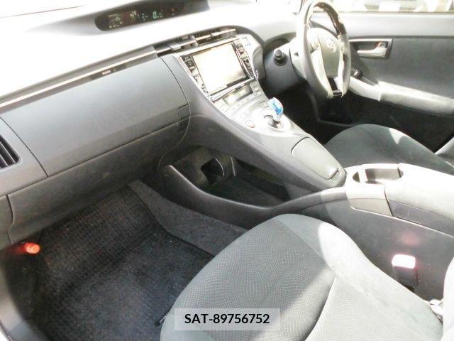 Toyota PRIUS 2012-11 366657-9