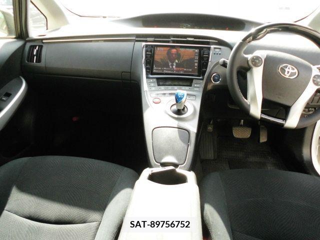 Toyota PRIUS 2012-11 366657-10